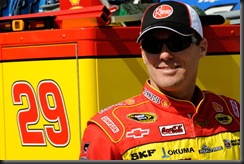 2010 Bristol Mar Kevin Harvick relaxes in garage