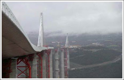 Foto Jembatan Tertinggi Di Dunia Millau Bridge