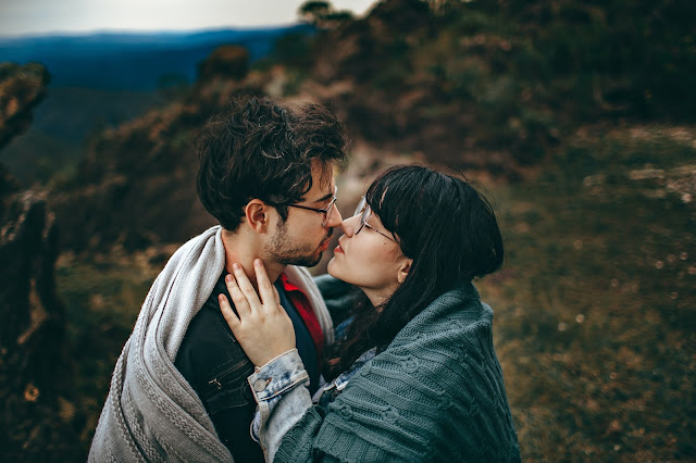 Puisi Cinta Romantis Untuk Istri Tersayang