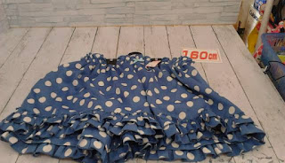中古品　子供服　１６０cm　ブルー　水玉模様　スカート　　３３０円