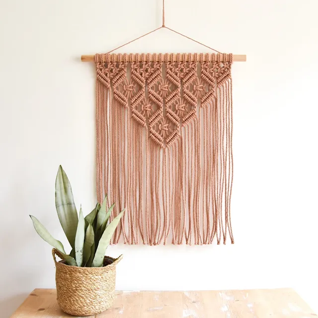 pretty wall hanging pattern