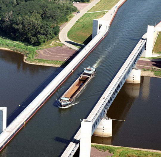 Magdeburg Water Bridge, Sungai Di Atas Sungai Yang Menakjubkan [ www.BlogApaAja.com ]