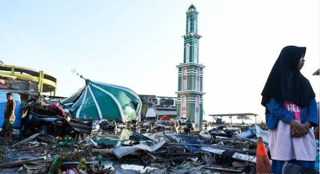 KORBAN MENINGGAL DUNIA AKIBAT BENCANA GEMPA DAN TSUNAMI DI SULTENG SAAT INI TERCATAT 2.073 ORANG