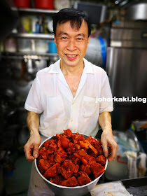 Chinatown-Complex-Red-Fermented-Bean-Curd-Pork-Trotter-南乳燜豬手