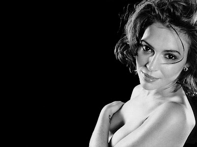 American Actress: Alyssa Milano Dark Themed HD Wallpapers 1600x1200