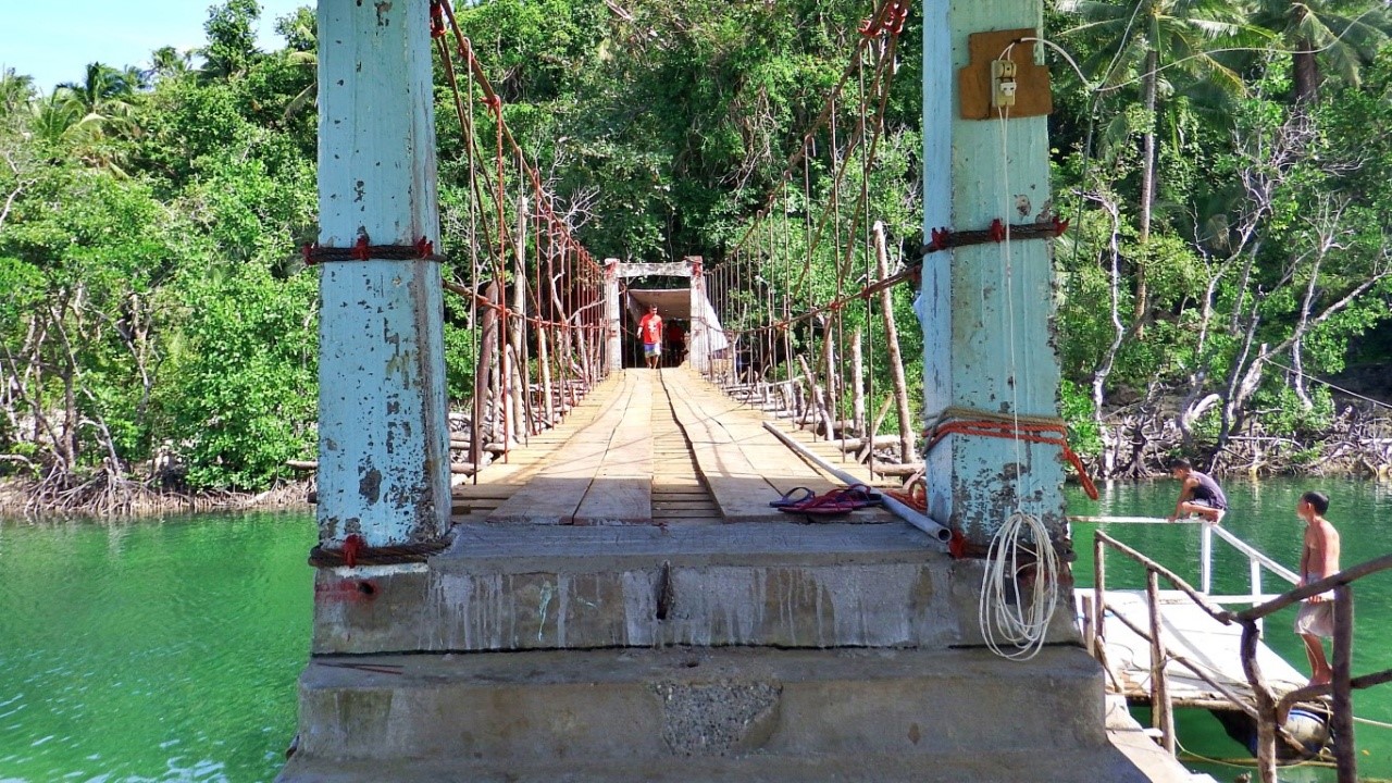 bridge crossing from mainland Balangkayan to Minasangay Island