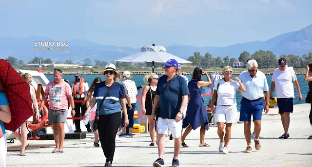 Δυο πολυτελή κρουαζιερόπλοια αποβιβάζουν κόσμο στο Ναύπλιο