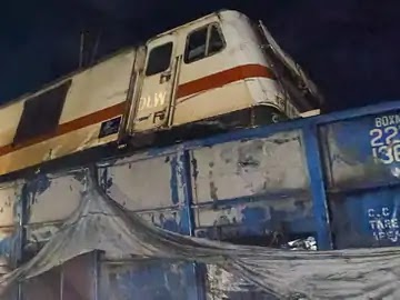 ओडिशा में तीन ट्रेन टकराईं, 233 की मौत:बेपटरी यशवंतपुर-हावड़ा एक्सप्रेस से कोरोमंडल ट्रेन टकराई, फिर मालगाड़ी से भिड़ी; 900 घायल