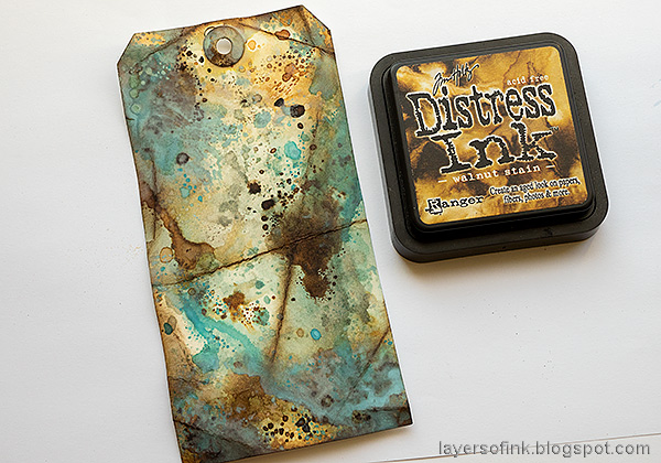 Layers of ink - Grungy Tag Tutorial by Anna-Karin Evaldsson.