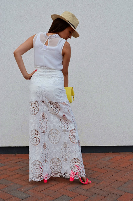 Biała Koronkowa Maxi Spódnica ASOS, Biały kolor, Fashion, Blog Modowy Puławy, Koronka, ASOS Lace Maxi Skirt, Lace Top, Moda, Lypsy of London Pink Heeled Sandals, Różowe Sandałki, Straw Hat, Adriana Style Blog