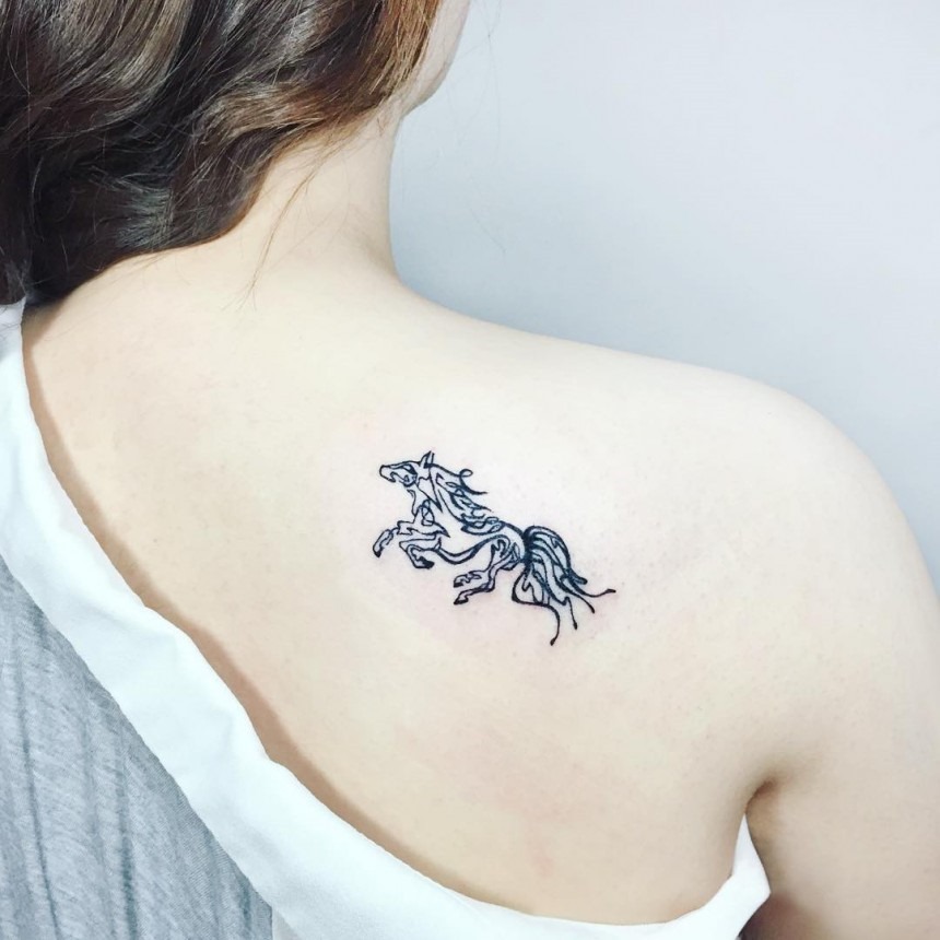 pequeno_esboço_de_um_cavalo_de_tatuagem