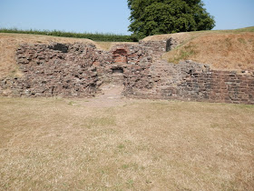 Wales, Roman Amphitheatre of Caerleon (Isca)    by E.V.Pita /   http://evpitapictures.blogspot.com/2015/04/wales-roman-amphitheatre-of.html   /  Gales, anfiteatro de Caerleon (Isca)   por E.V.Pita