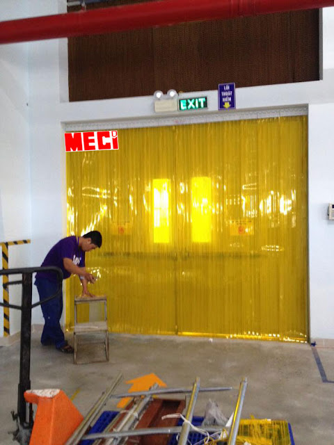 Rèm nhựa pvc màu vàng