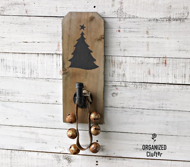 Dog Eared Fence Board Scrap Christmas Decor #stencil #oldsignstencils #Hobbylobbyhook