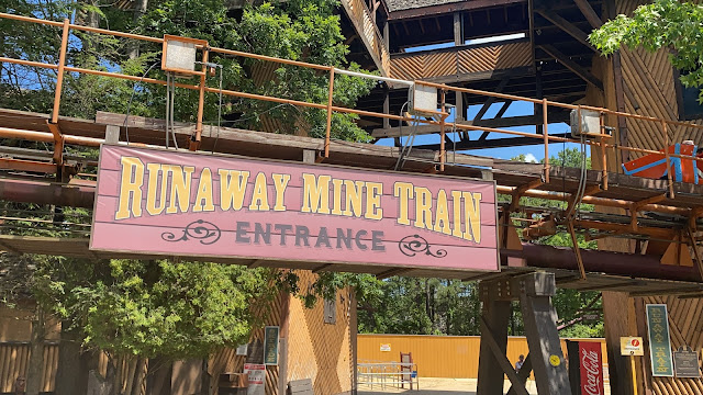 Runaway Mine Train Roller Coaster Entrance Six Flags Great Adventure