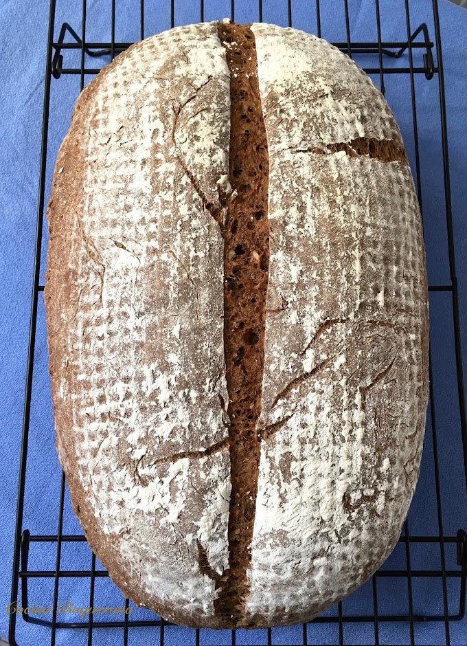Pan de centeno, espelta y semillas con algarroba
