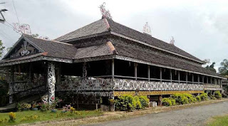 Bangga rasanya kita menjadi warga negara Indonesia tercinta ini Rumah Adat Tradisional Suk Rumah Adat Tradisional Suku Daerah di 34 Provinsi