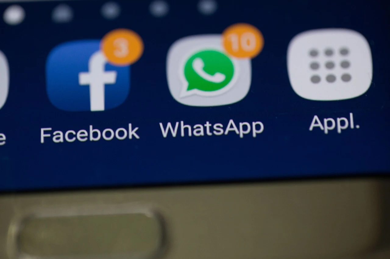 ट्राई व्हाट्सएप और फेसबुक पर आपातकालीन प्रतिबंध लगाने पर विचार कर रहा है