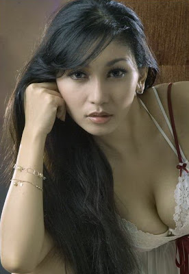 Foto Artis India on Foto Artis Seksi Tampil Tanktop Ketatkumpulan   Download Foto