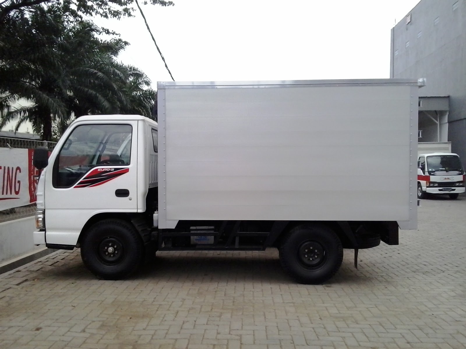 Harga Isuzu Elf karoseri Box  Alumunium Harga Isuzu Elf 