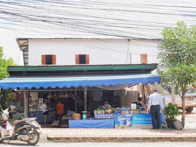 where to eat papaya salad in luang prabang, laos