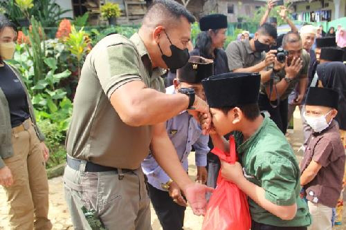 1.500 Paket Sembako Dibagikan Grup 1 Kopassus Dalam Rangka HUT Ke-70 Kopassus 