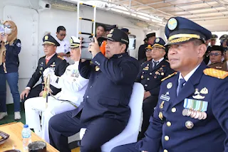 Gubernur Lampung, Arinal Djunaidi, menghadiri upacara peringatan Hari Perhubungan Nasional 2023 di Dermaga B Pelabuhan Panjang, Bandarlampung, pada Senin (18/9/2023).