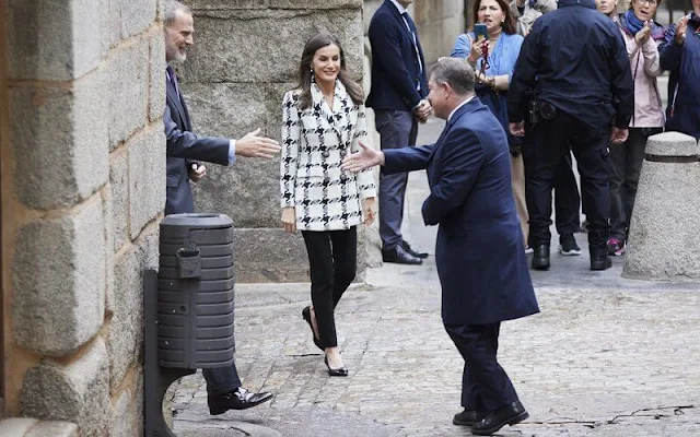 Queen Letizia wore a houndstooth blazer by Uterque, and leather slim pants by Uterque. Diamond flower earrings