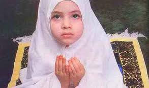 anak-balita-muslimah-berdoa