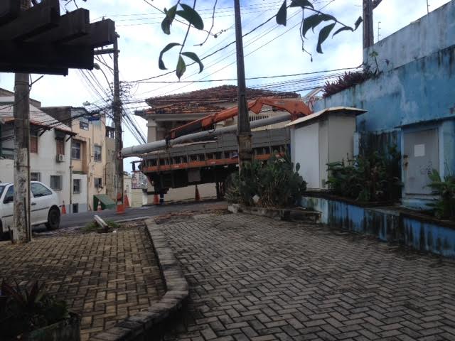 Coelba instala novos postes na Rua Almirante Barroso