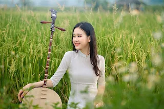 Á khôi Sinh viên Việt Nam khoe nét xuân thì bên cánh đồng lúa