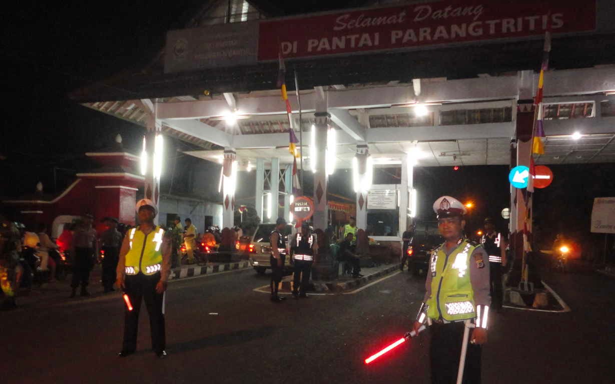 Humas Polres Bantul POLSEK KRETEK SIAP AMANKAN OBYEK WISATA PANTAI
