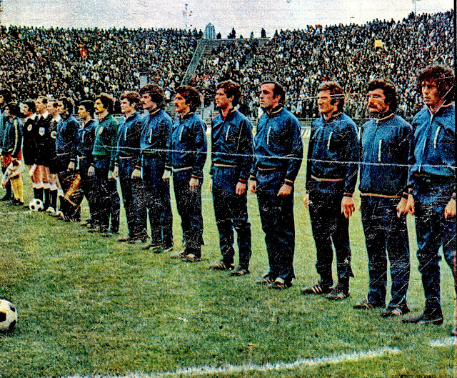 SELECCIÓN DE ESPAÑA. Temporada 1976-77. Pirri, Juanito, Miguel Ángel, Camacho, Leal, Benito, Villar, Asensi, Churruca, Capón y Rubén Cano. SELECCIÓN DE RUMANÍA 1 SELECCIÓN DE ESPAÑA 0. 16/04/1977. XI Copa del Mundo de Argentina 1978, fase de clasificación, Grupo VIII. Bucarest, Rumanía, Steaua Stadium (20.000 espectadores). GOLES: 1-0: 6’, Benito en propia puerta