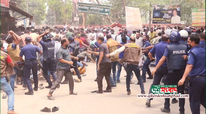 নওগাঁয় বিএনপির বিক্ষোভ মিছিলে পুলিশের লাঠিচার্জ, রাবার বুলেট ও টিয়ারশেল নিক্ষেপ