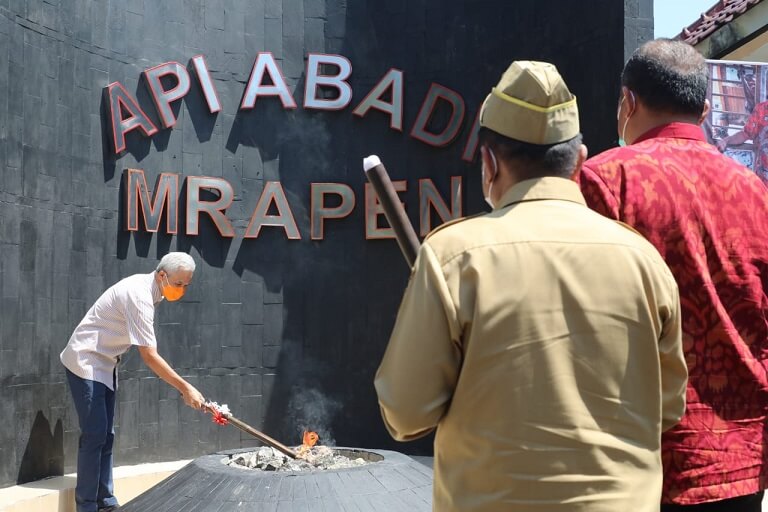 Penyalaan kembali Api Abadi Mrapen oleh Gubernur Jawa Tengah, Ganjar Pranowo - Foto dokumentasi Genpi Jateng