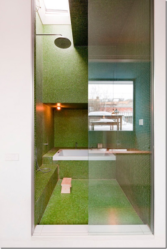 Casa de Valentina - via New York Times - banheiro de vidrotil verde