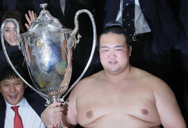 優勝・稀勢の里