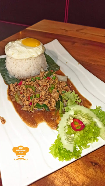 Aroi Thai Menu - Stir-Fried Basil Leaves Chicken Rice with Egg