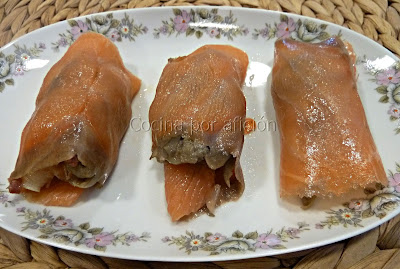 rollitos de salmón con salteado de setas