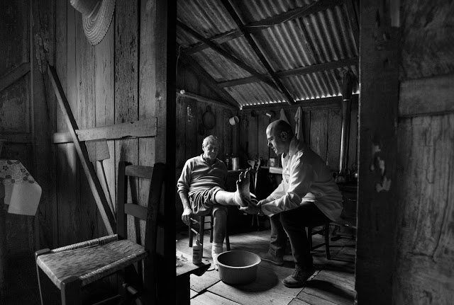 Médico albanês Dr. Artan Cekaj atendendo na zona rural de Maquiné RS