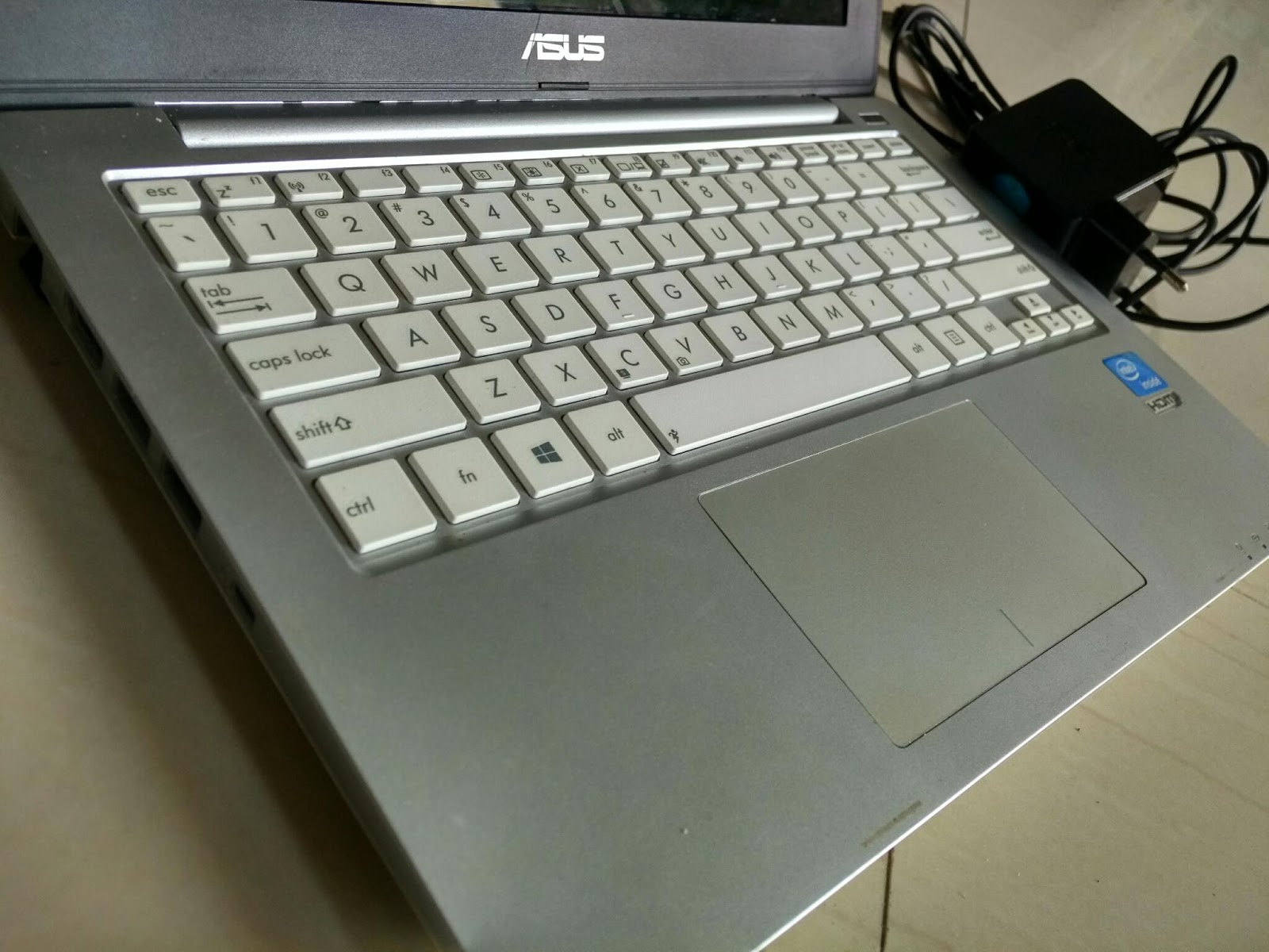 ASUS X201E Intel Celeron  Rp. 2.000.000,-  TEMPAT JUAL 