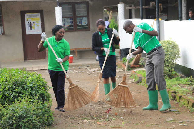 BENKI YA POSTA TAWI LA MBEYA WASHEREHEKEA MAPINDUZI KWA KUFANYA USAFI