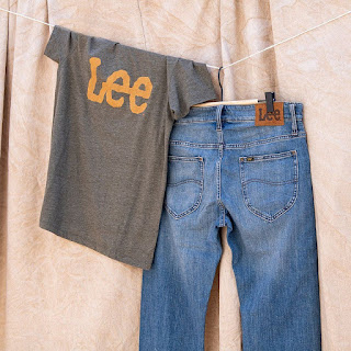 Lee Jeans usa un nuevo método para teñir sus prendas.