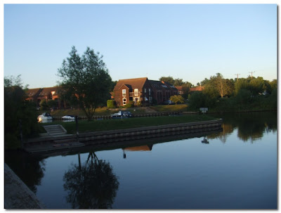 riverside houses on the thames