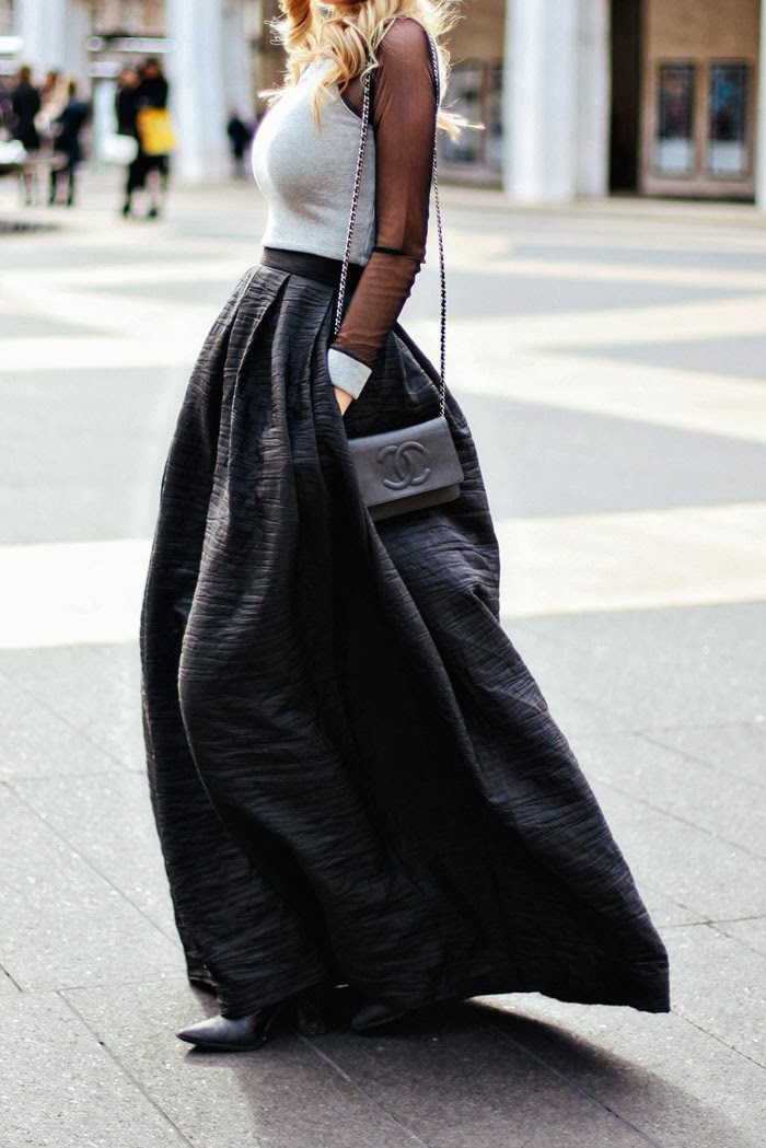 Fashion Week, NYFW, New York, Travel, Vivian Chan, Black Skirt, Full Skir,t Big Skirt, Black Skirt, Long Skirt, Maxi Skirt, Long Skirt, Maxi Skirt, Crop Top, Lovers and Friends, Lovers + Friends, Tibi Boots, Piper Boots, Chanel, Wallet on a Chain, Black Purse, Black Boots, Tibi, Chanel, YSL, Red Lipstick, Winter, Fall, Autumn, Grey, Black, Crop Sweatshirt, Crop, Caitlin Lindquist, Lincoln Center, New York, Empire Hotel, Vivian Chan, Allie Skirt, Fashion Blog, Fashion Blogger, Cosmo NYFW Best Dressed, Utah Fashion Blog, Utah Fashion Blogger, Arizona Blog, Arizona Fashion Blog, Arizona Fashion Blogger, Blonde, 