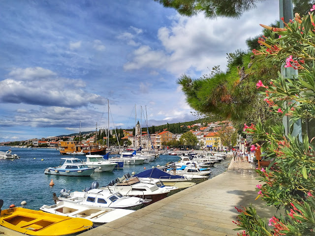 port w Selcach, łodzie, jachty, Chorwacja, wakacje 2020, Covid-19