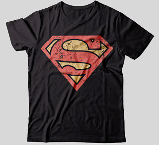  Só de vestir essa camiseta geek do Superman Vintage a gente já se sente bem mais super!