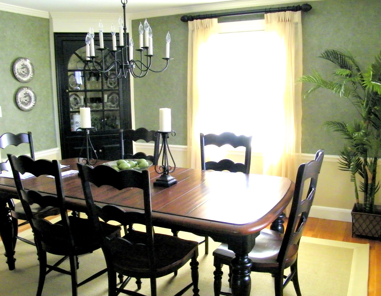 Maison Decor Black Paint Updates A Traditional Dining Room