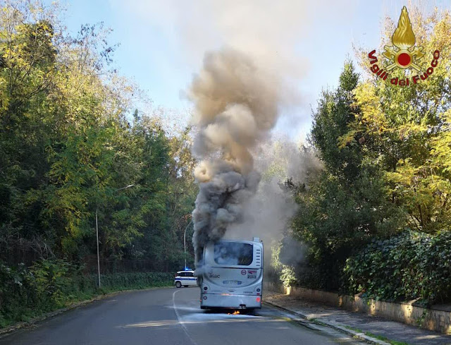 Bus Atac va a fuoco a Roma Nord