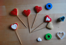 http://sosunnyblog.blogspot.com.es/2014/01/galletas-san-valentin-fondant-y.html